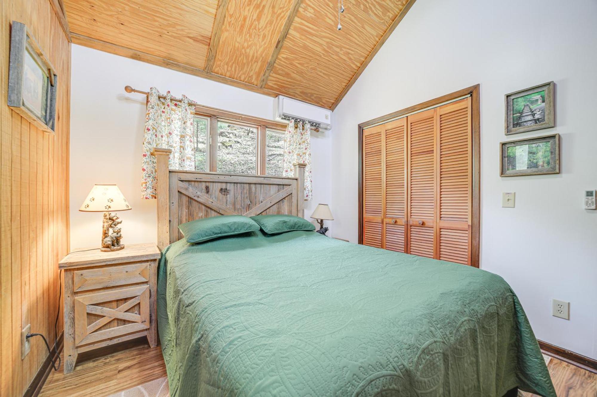 Creekside Whittier Cabin With Fire Pit Near Hiking! Bagian luar foto